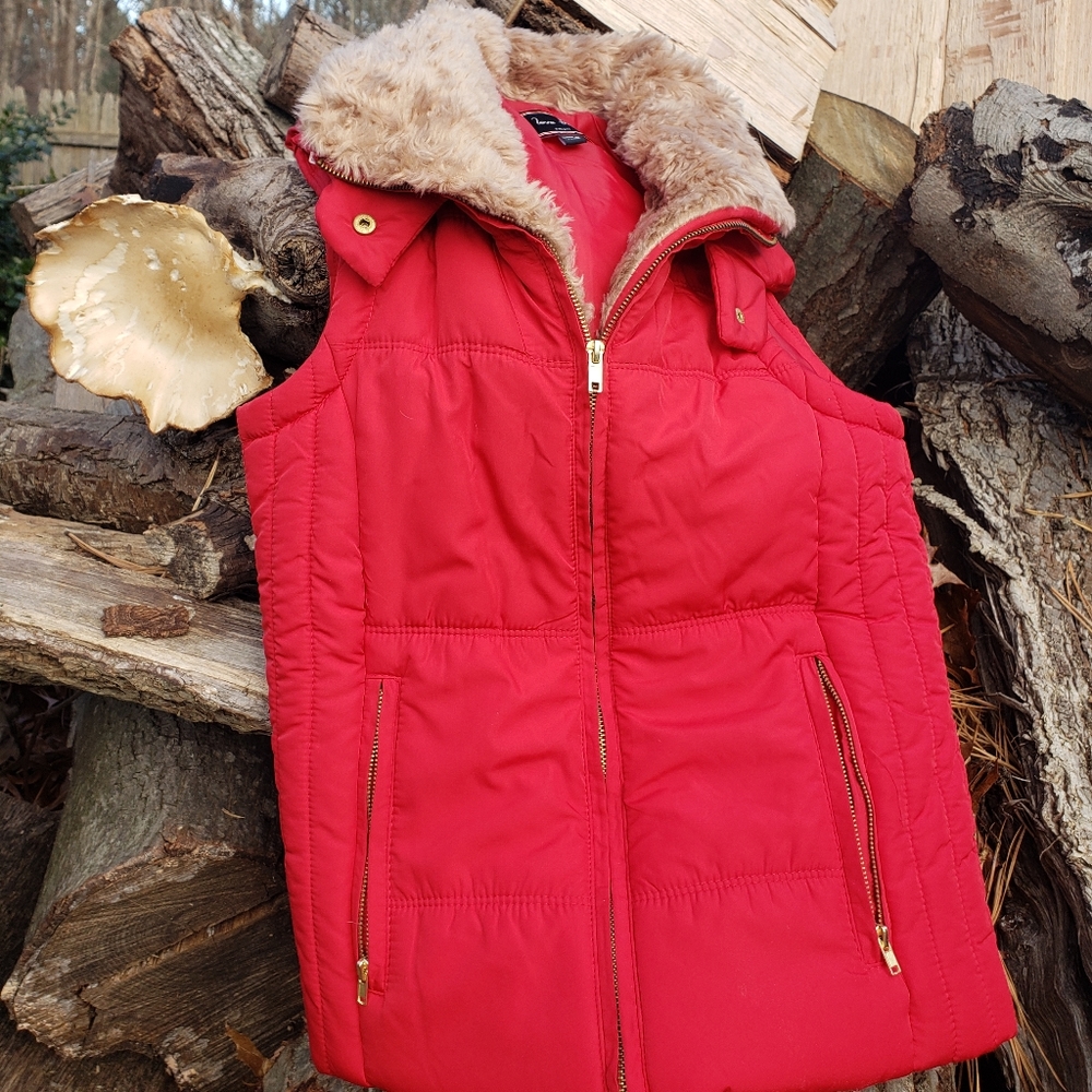 Love Tree ladies red flag fur quilted vest size s